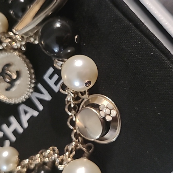 💯 AUTHENTIC LIMITED EDITION CHANEL CHARM BRACELET - Picture 4 of 7
